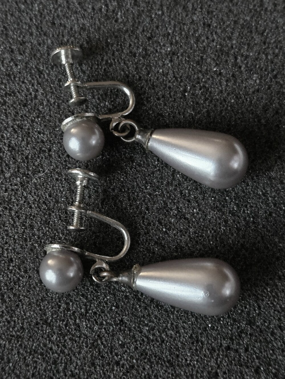 Vintage Classic Grey Pearl Drop Screw-On Earrings